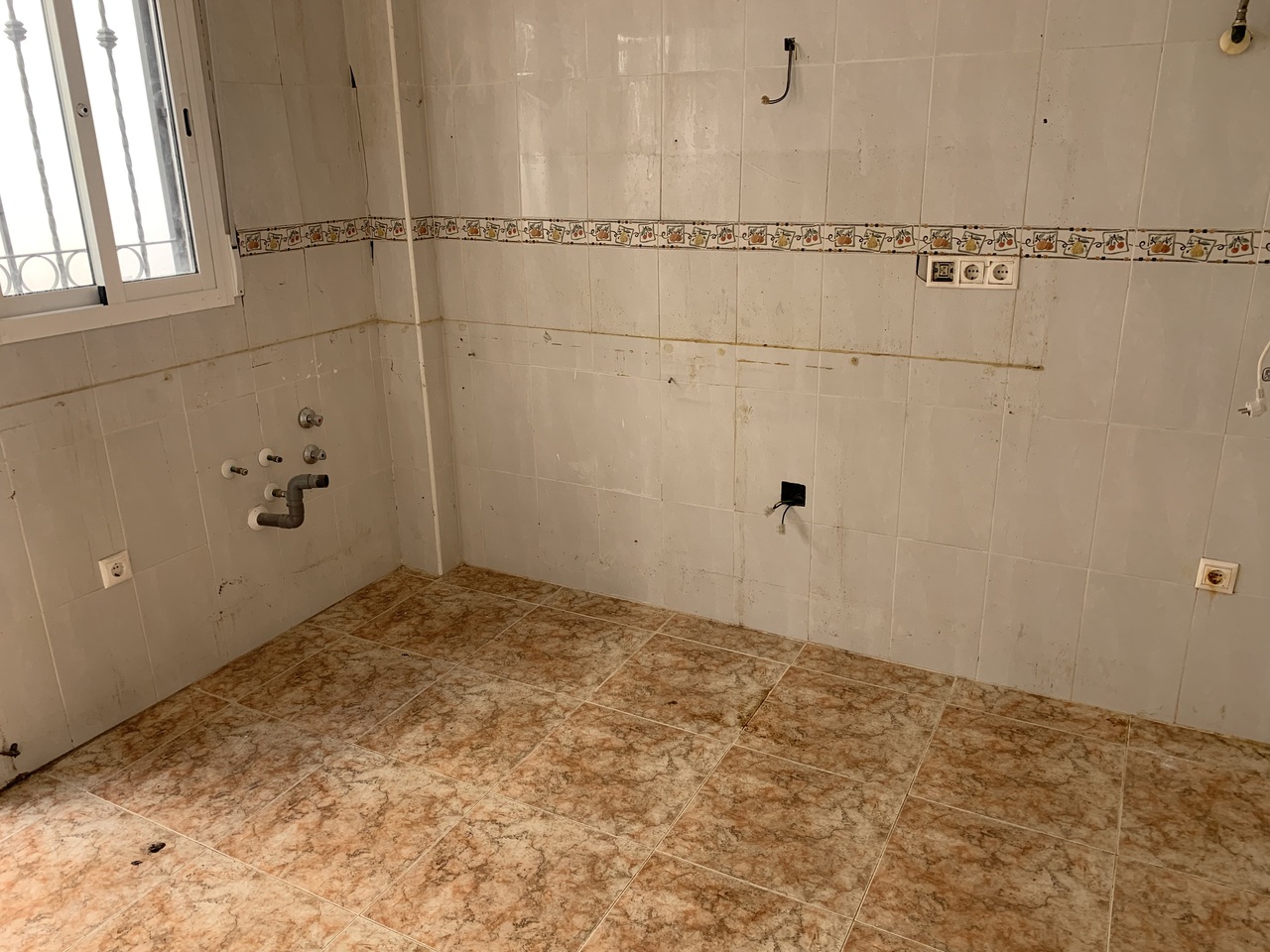 For sale - 2 Bedroom 1 Bathroom Town House in Punta Prima -  - Alicante
