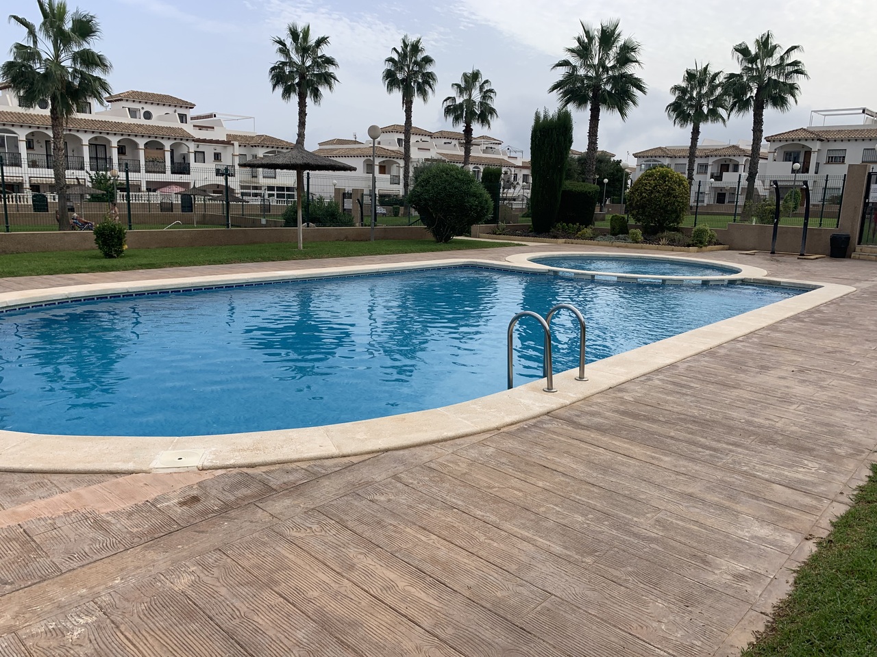 For sale - 2 Bedroom 1 Bathroom Town House in Punta Prima -  - Alicante