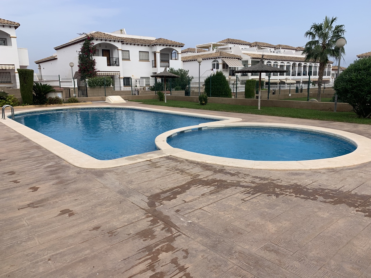 For sale - 2 Bedroom 1 Bathroom Town House in Punta Prima -  - Alicante