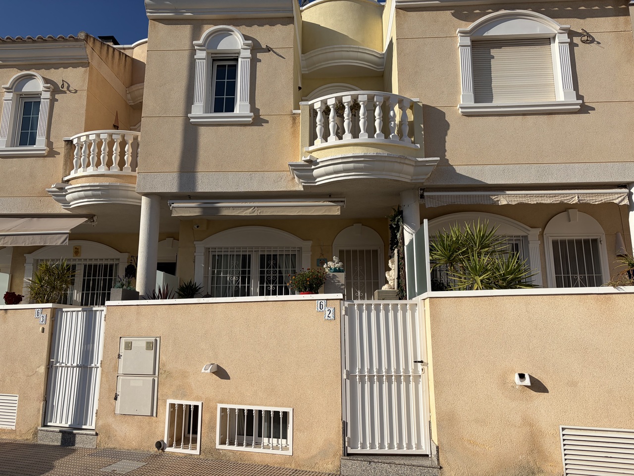 For sale - 3 Bedroom 3 Bathroom Town House in Heredades -  - Alicante