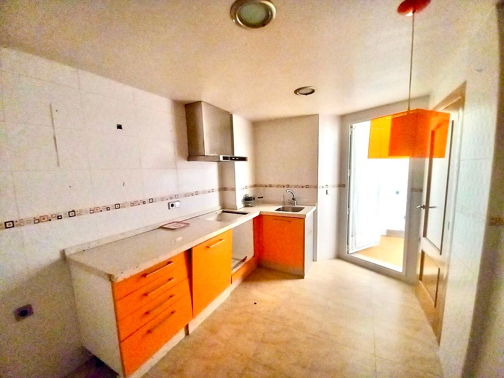 For sale - 3 Bedroom 2 Bathroom Apartment - Middle Floor Apartment in Almoradi - Almoradi Centro  - Alicante