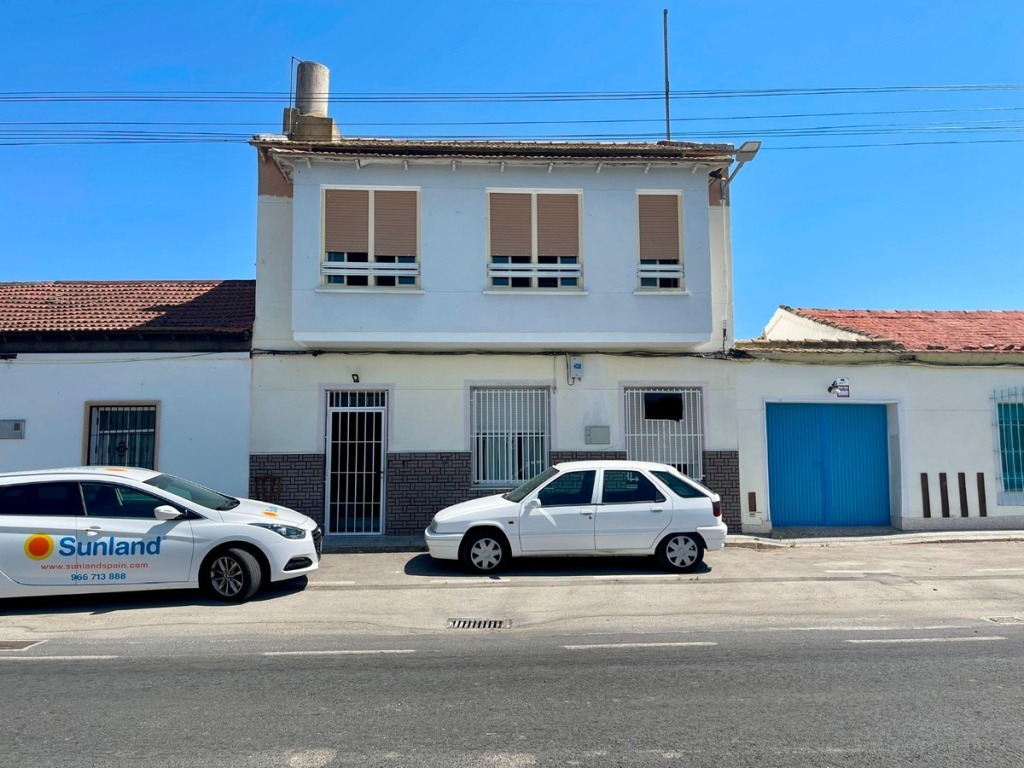 4 Bedroom 2 Bathroom House - Townhouse in Almoradi