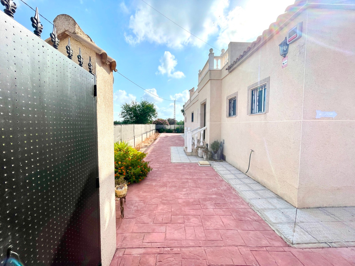 For sale - 3 Bedroom 2 Bathroom House - Detached Villa in Catral - Catral Centro  - Alicante
