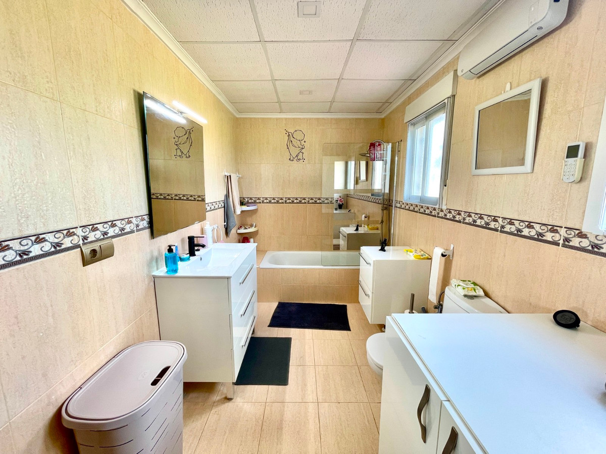 For sale - 3 Bedroom 2 Bathroom House - Detached Villa in Catral - Catral Centro  - Alicante