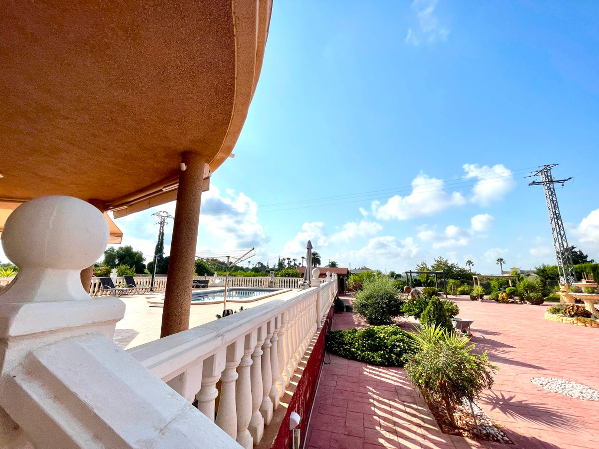 For sale - 3 Bedroom 2 Bathroom House - Detached Villa in Catral - Catral Centro  - Alicante