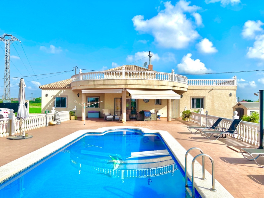 3 Bedroom 2 Bathroom House - Detached Villa in Catral