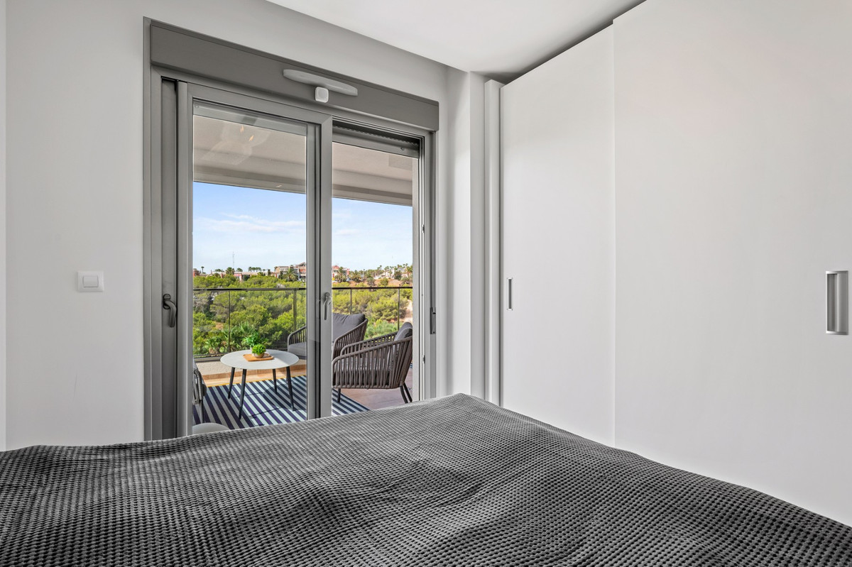 For sale - 3 Bedroom 2 Bathroom Apartment - Middle Floor Apartment in Orihuela - Villamartin  - Alicante