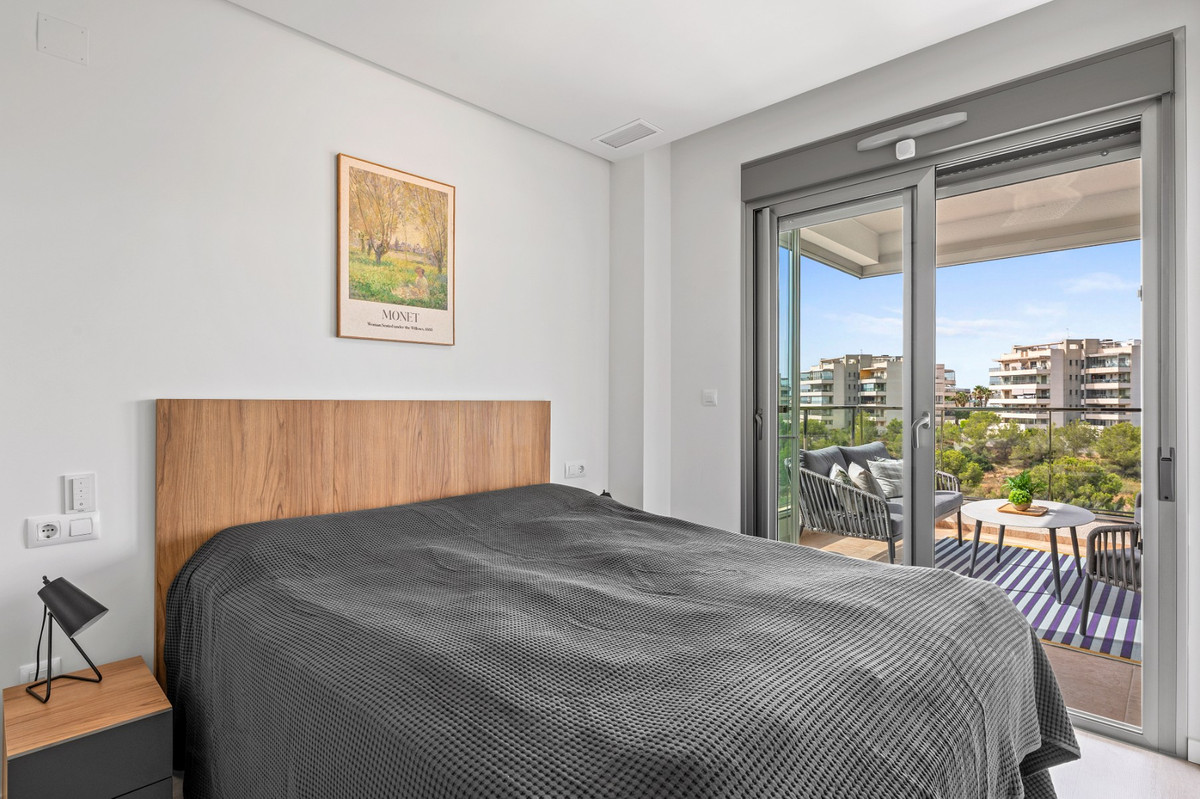 For sale - 3 Bedroom 2 Bathroom Apartment - Middle Floor Apartment in Orihuela - Villamartin  - Alicante