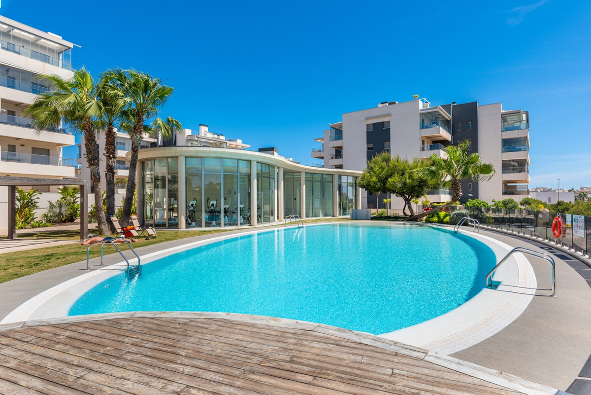 For sale - 3 Bedroom 2 Bathroom Apartment - Middle Floor Apartment in Orihuela - Villamartin  - Alicante