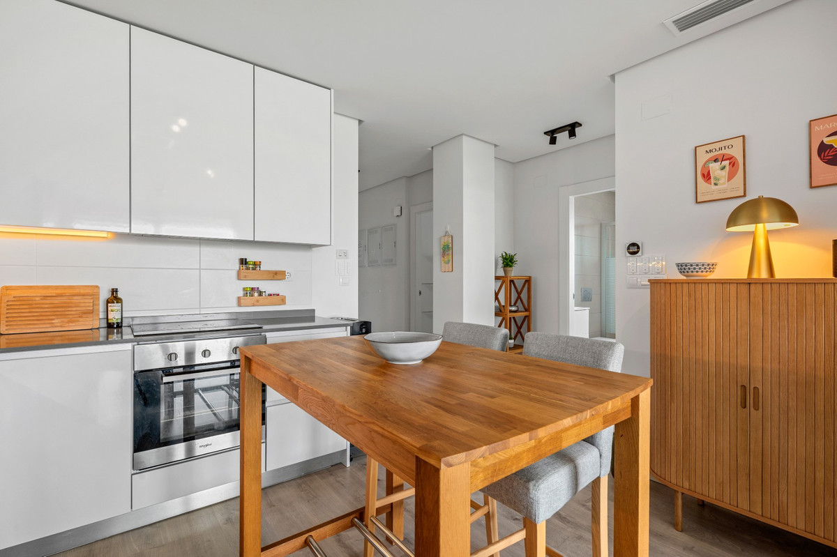 For sale - 3 Bedroom 2 Bathroom Apartment - Middle Floor Apartment in Orihuela - Villamartin  - Alicante