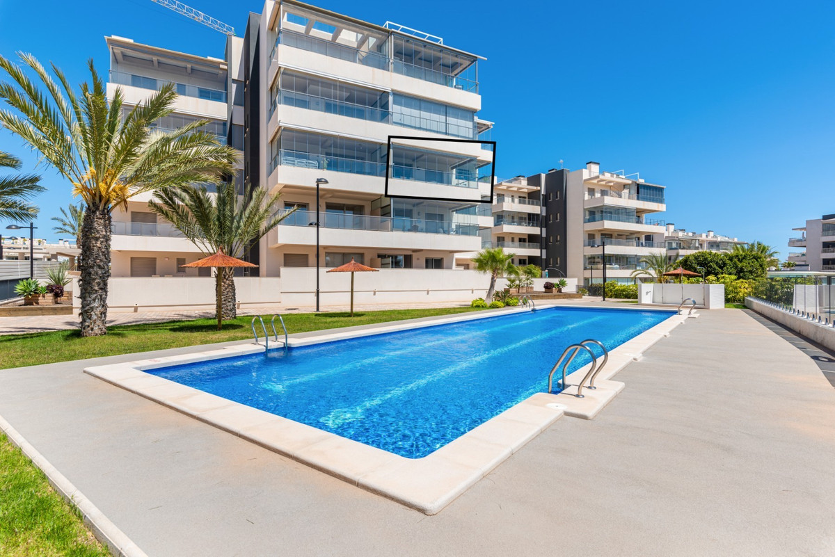 For sale - 3 Bedroom 2 Bathroom Apartment - Middle Floor Apartment in Orihuela - Villamartin  - Alicante