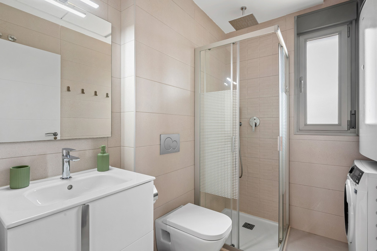 For sale - 3 Bedroom 2 Bathroom Apartment - Middle Floor Apartment in Orihuela - Villamartin  - Alicante