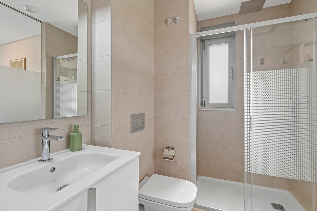 For sale - 3 Bedroom 2 Bathroom Apartment - Middle Floor Apartment in Orihuela - Villamartin  - Alicante