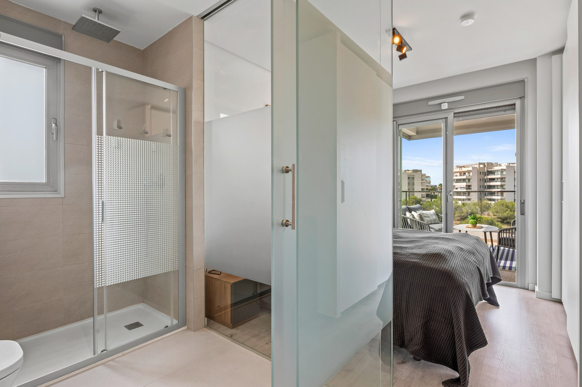 For sale - 3 Bedroom 2 Bathroom Apartment - Middle Floor Apartment in Orihuela - Villamartin  - Alicante