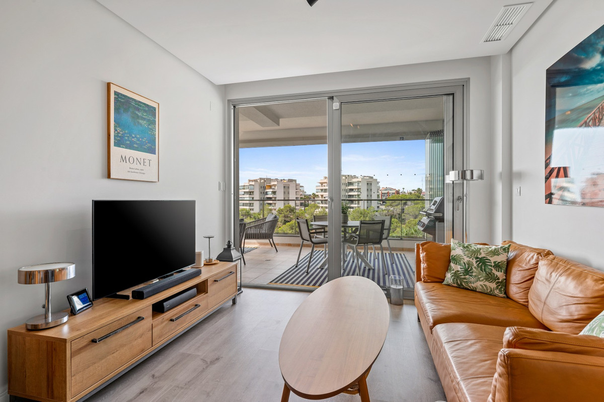 For sale - 3 Bedroom 2 Bathroom Apartment - Middle Floor Apartment in Orihuela - Villamartin  - Alicante