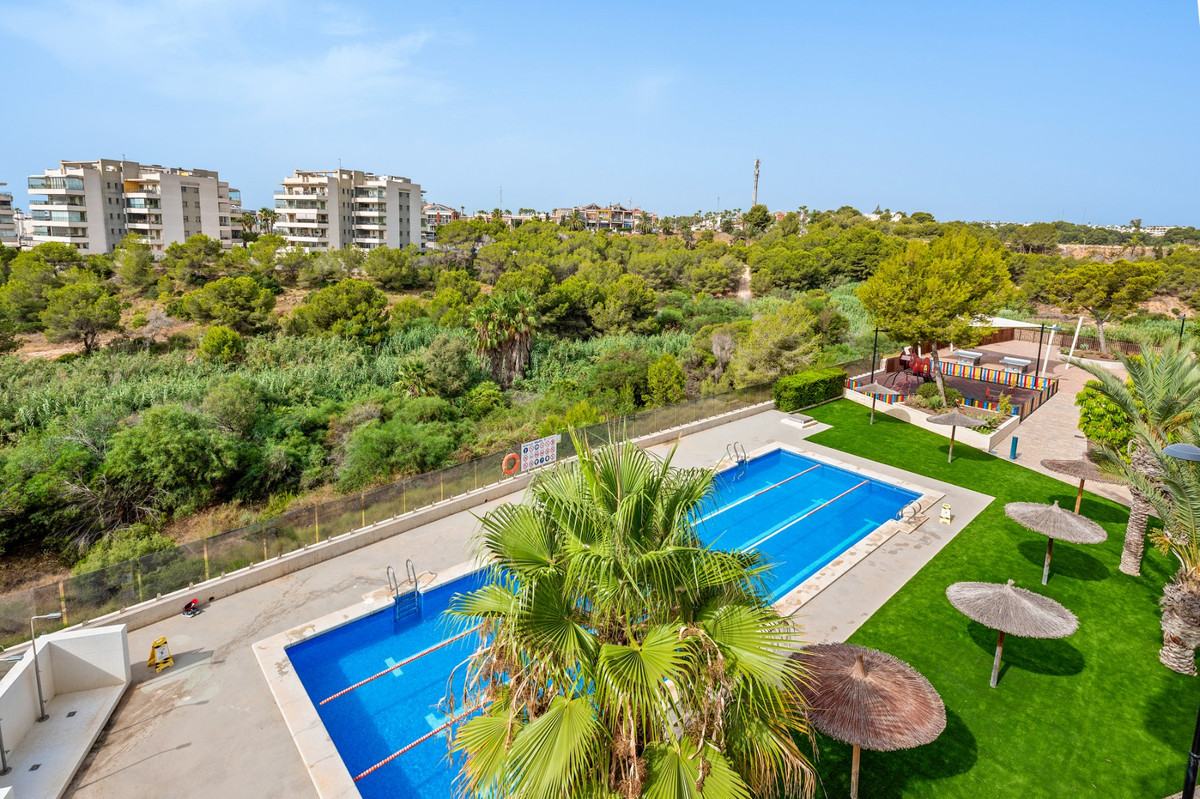 For sale - 3 Bedroom 2 Bathroom Apartment - Middle Floor Apartment in Orihuela - Villamartin  - Alicante
