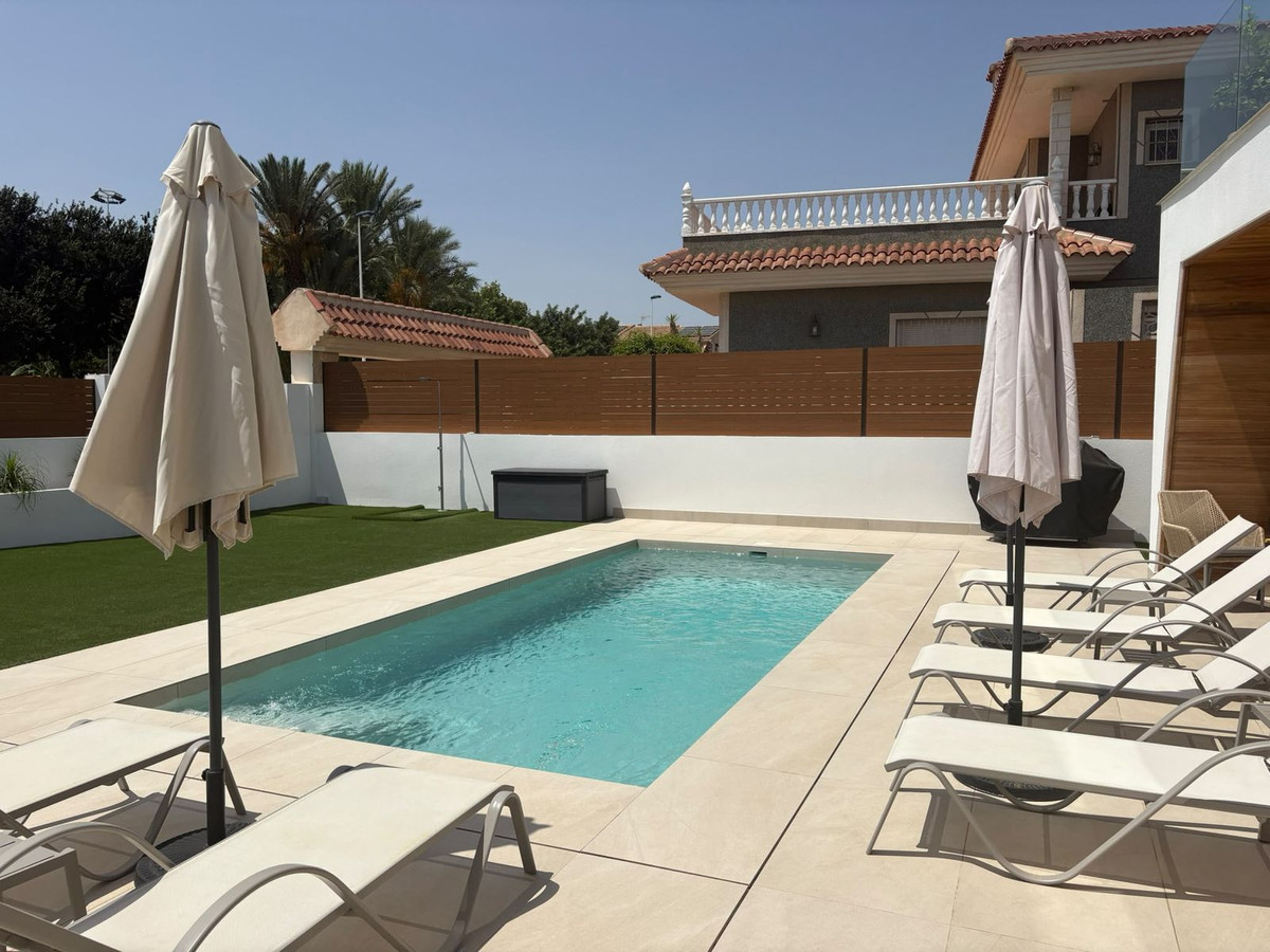 For sale - 4 Bedroom 4 Bathroom House - Detached Villa in Orihuela - Los Altos  - Alicante
