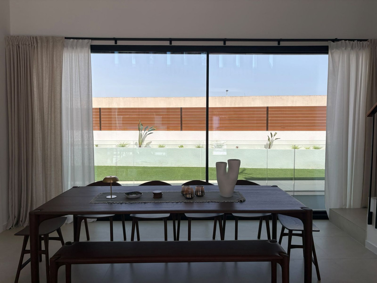 For sale - 4 Bedroom 4 Bathroom House - Detached Villa in Orihuela - Los Altos  - Alicante