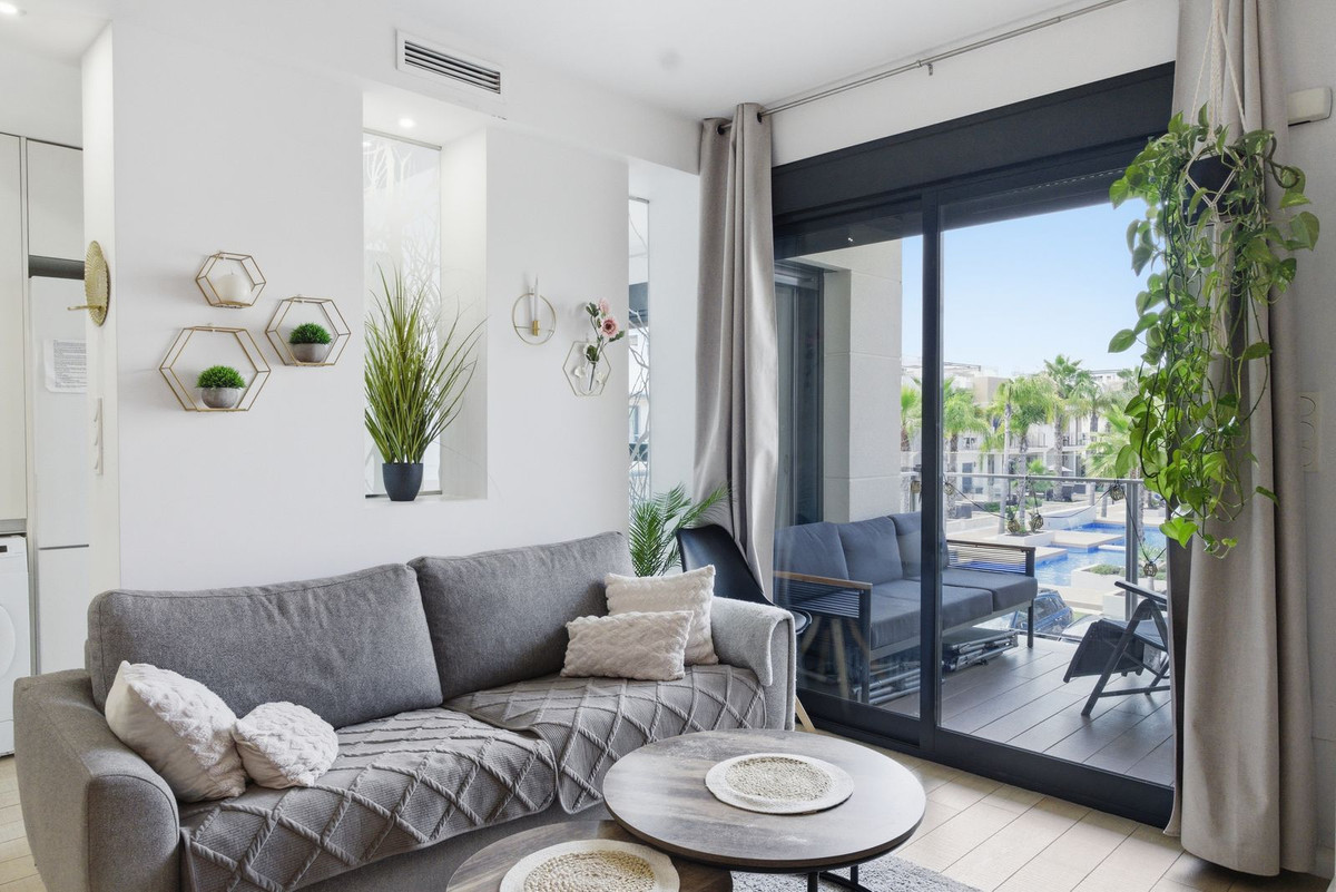 For sale - 2 Bedroom 2 Bathroom Apartment - Middle Floor Apartment in Orihuela - La Zenia  - Alicante