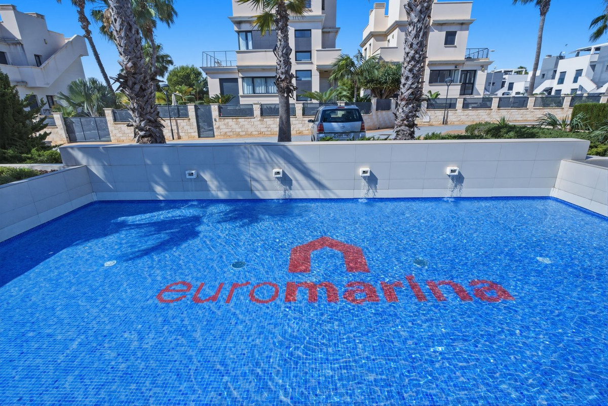 For sale - 2 Bedroom 2 Bathroom Apartment - Middle Floor Apartment in Orihuela - La Zenia  - Alicante