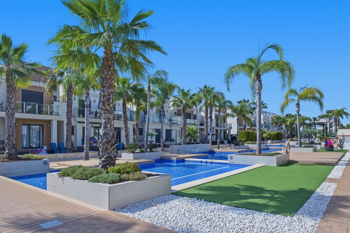 For sale - 2 Bedroom 2 Bathroom Apartment - Middle Floor Apartment in Orihuela - La Zenia  - Alicante