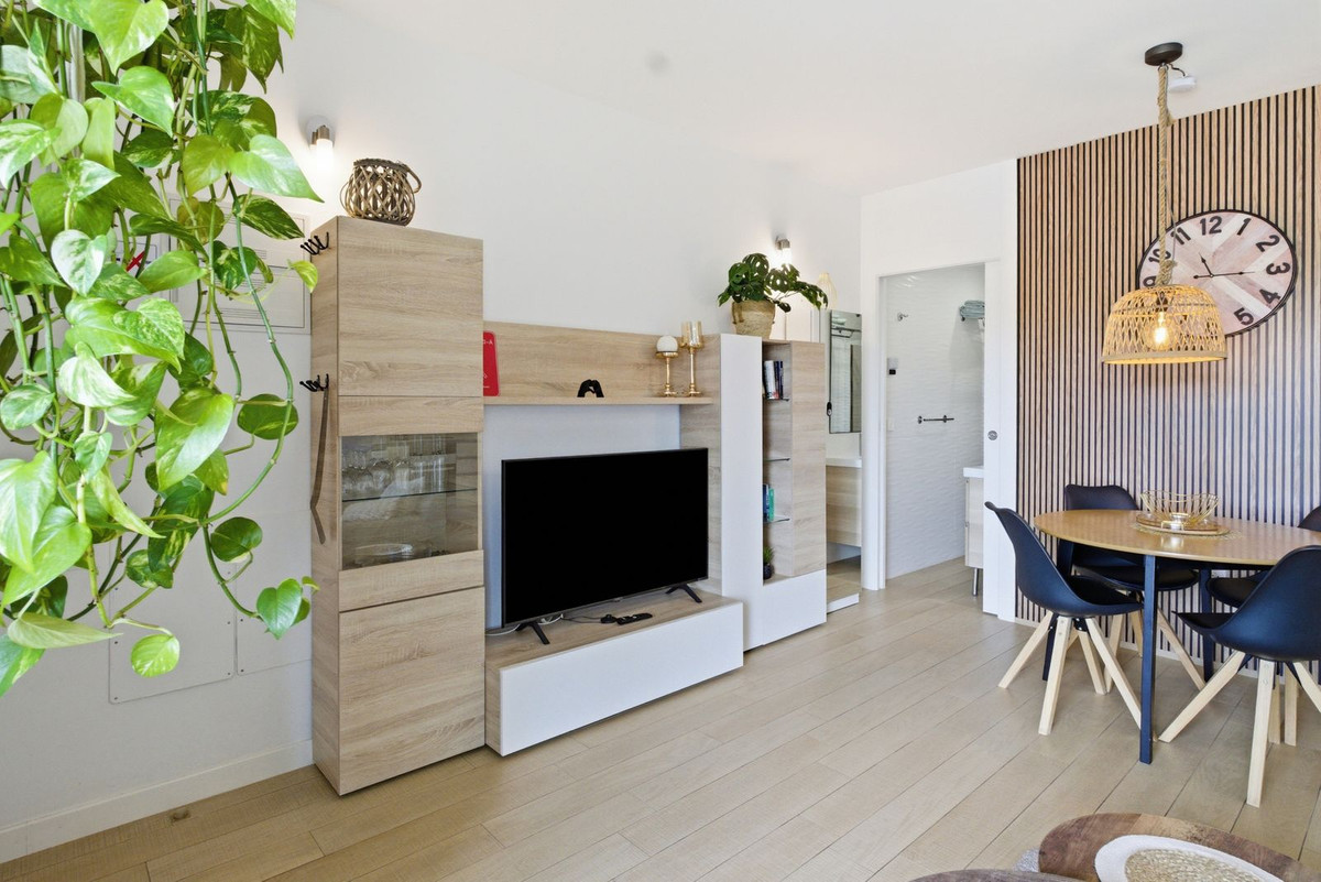 For sale - 2 Bedroom 2 Bathroom Apartment - Middle Floor Apartment in Orihuela - La Zenia  - Alicante