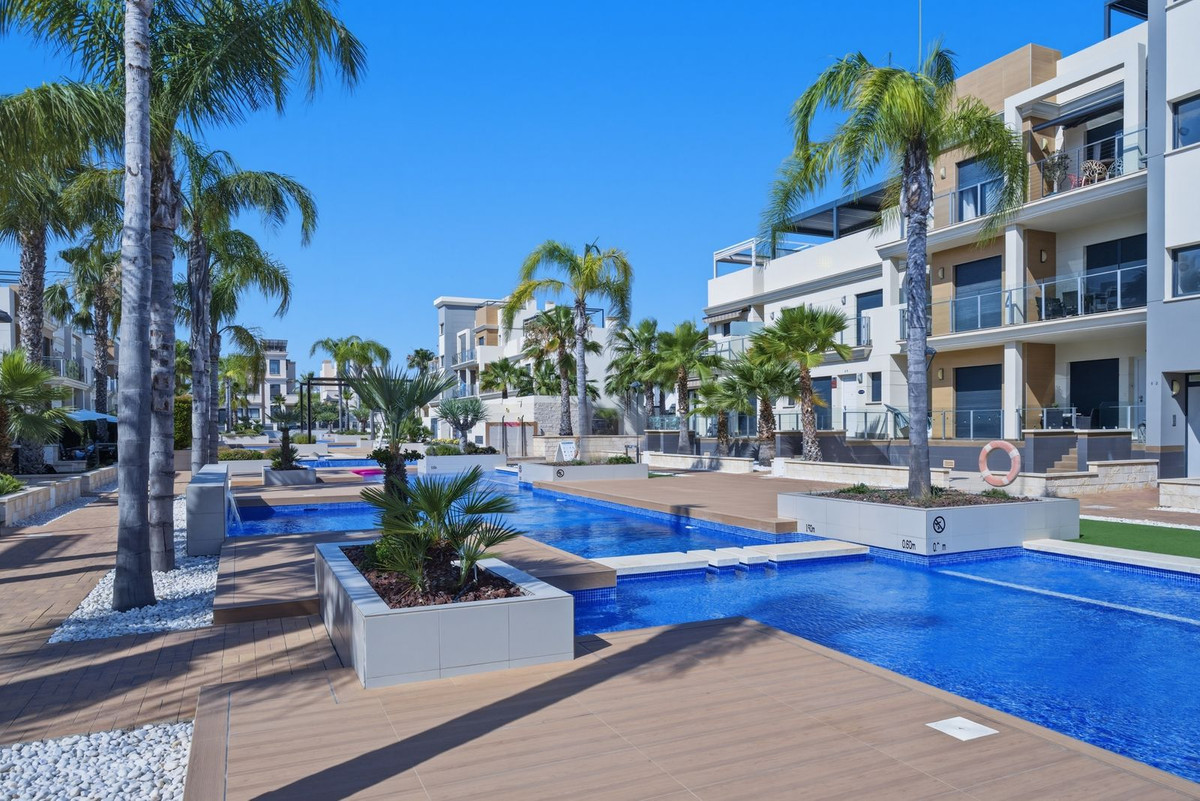 For sale - 2 Bedroom 2 Bathroom Apartment - Middle Floor Apartment in Orihuela - La Zenia  - Alicante