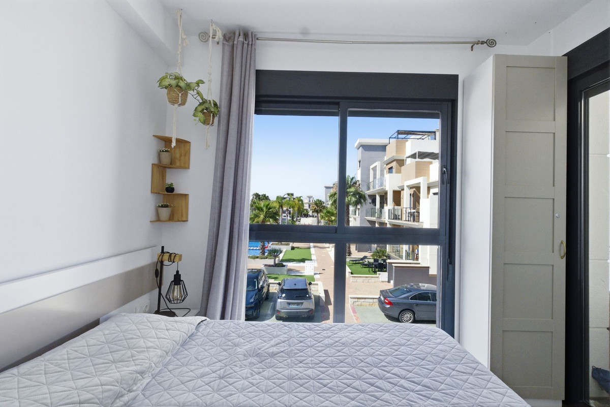 For sale - 2 Bedroom 2 Bathroom Apartment - Middle Floor Apartment in Orihuela - La Zenia  - Alicante