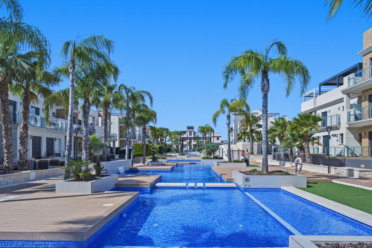 For sale - 2 Bedroom 2 Bathroom Apartment - Middle Floor Apartment in Orihuela - La Zenia  - Alicante