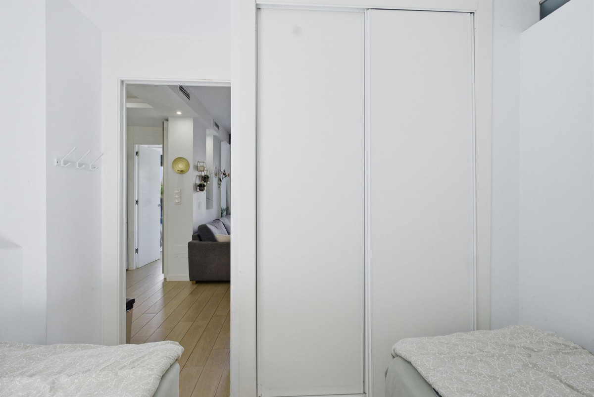 For sale - 2 Bedroom 2 Bathroom Apartment - Middle Floor Apartment in Orihuela - La Zenia  - Alicante