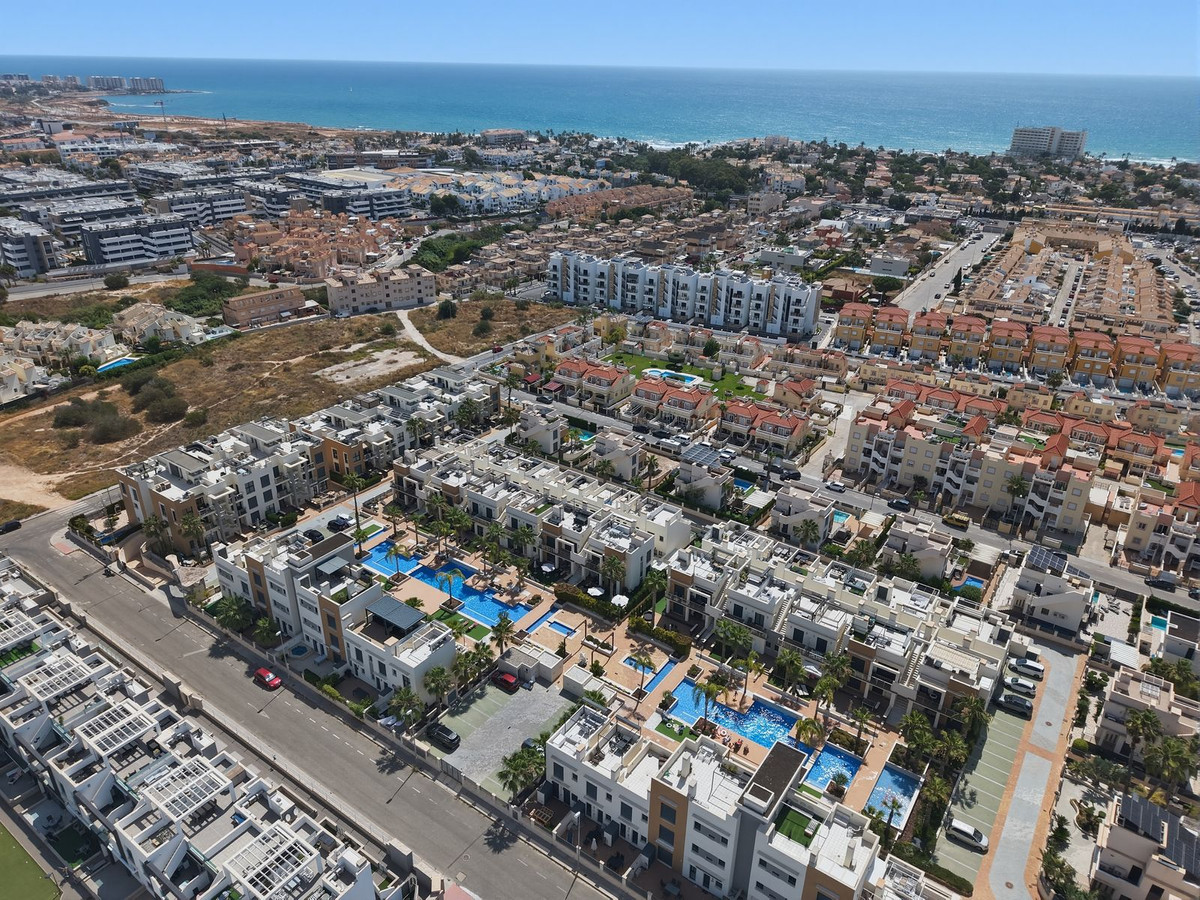 For sale - 2 Bedroom 2 Bathroom Apartment - Middle Floor Apartment in Orihuela - La Zenia  - Alicante