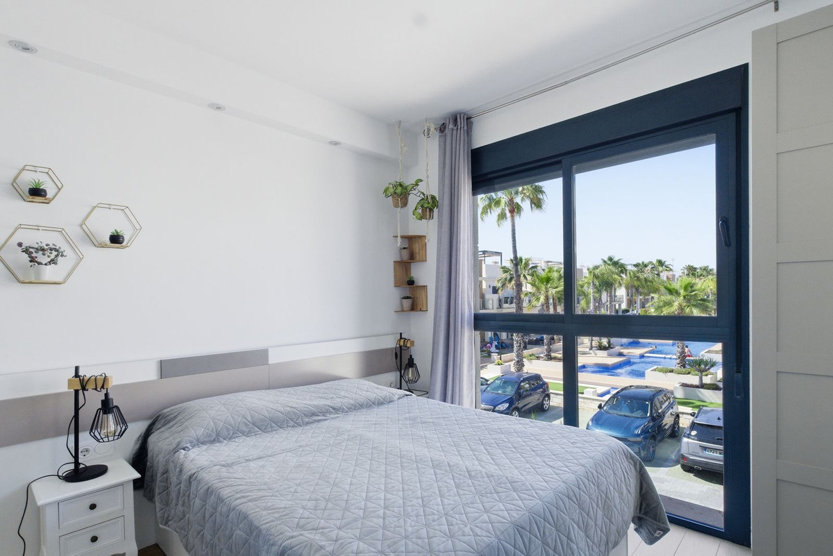 For sale - 2 Bedroom 2 Bathroom Apartment - Middle Floor Apartment in Orihuela - La Zenia  - Alicante