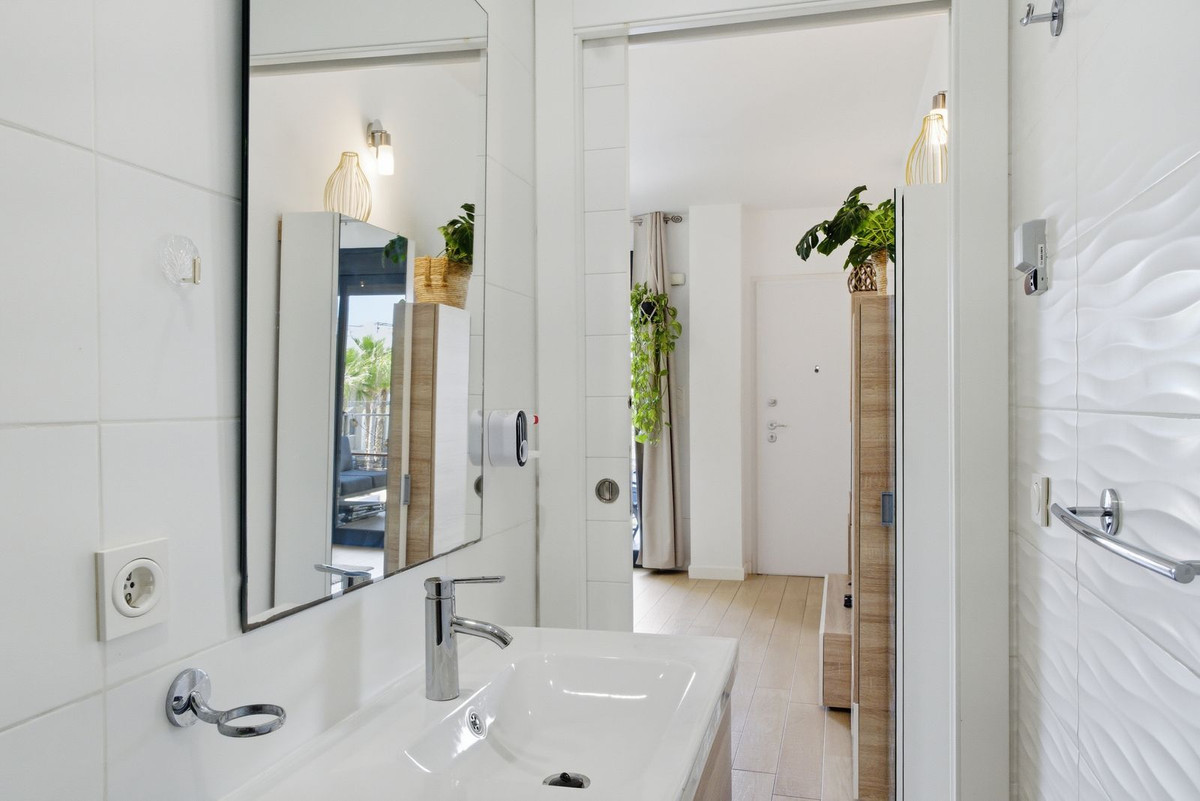 For sale - 2 Bedroom 2 Bathroom Apartment - Middle Floor Apartment in Orihuela - La Zenia  - Alicante