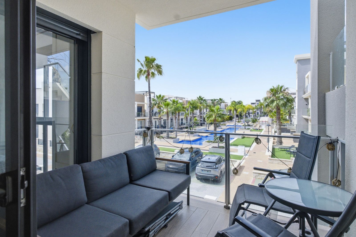 For sale - 2 Bedroom 2 Bathroom Apartment - Middle Floor Apartment in Orihuela - La Zenia  - Alicante