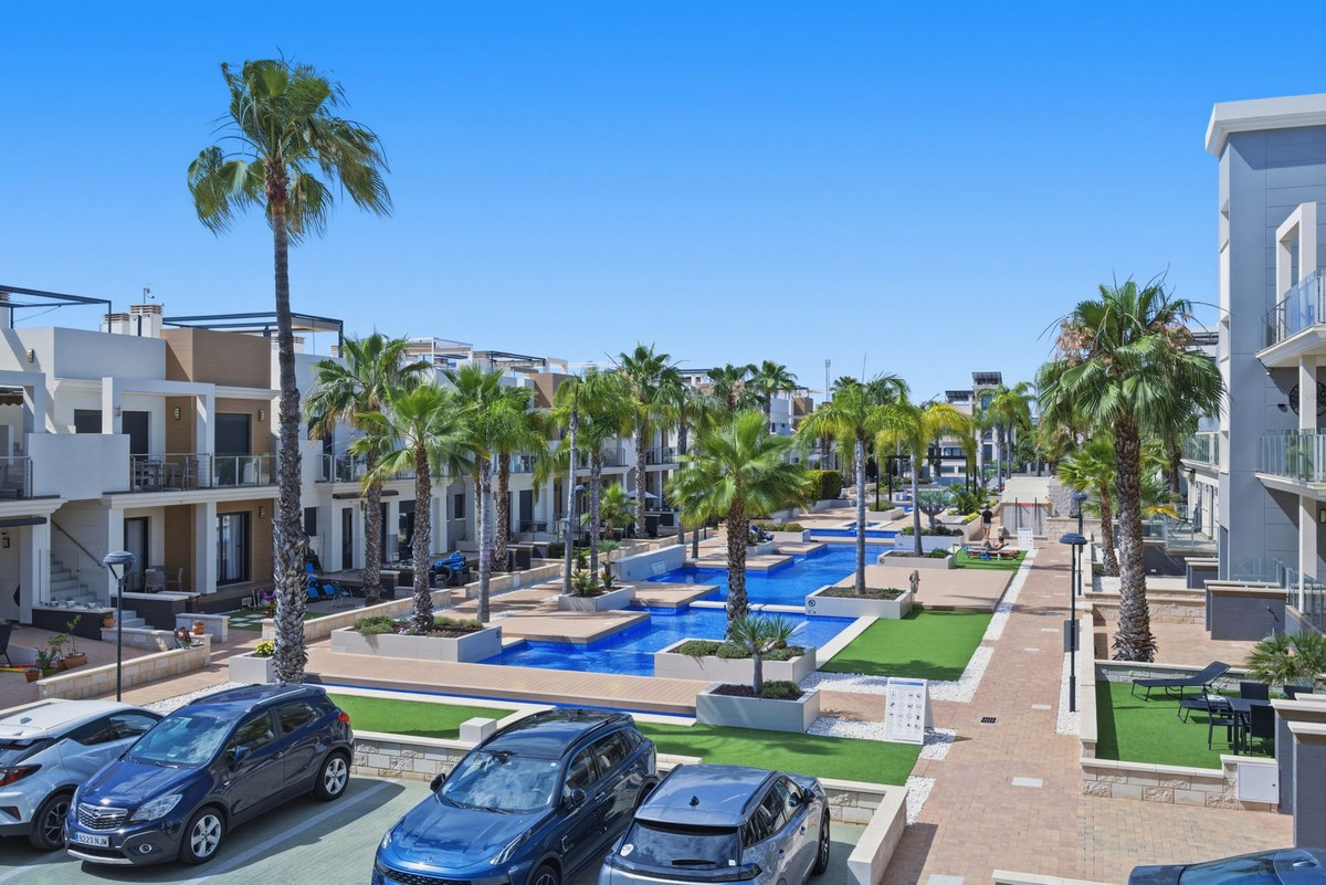 For sale - 2 Bedroom 2 Bathroom Apartment - Middle Floor Apartment in Orihuela - La Zenia  - Alicante
