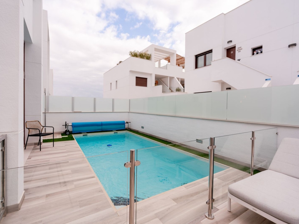 4 Bedroom 4 Bathroom House - Detached Villa in Orihuela