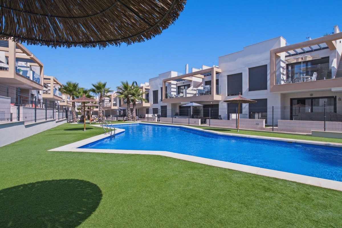 For sale - 2 Bedroom 2 Bathroom Apartment - Ground Floor Apartment in Orihuela - Villamartin  - Alicante