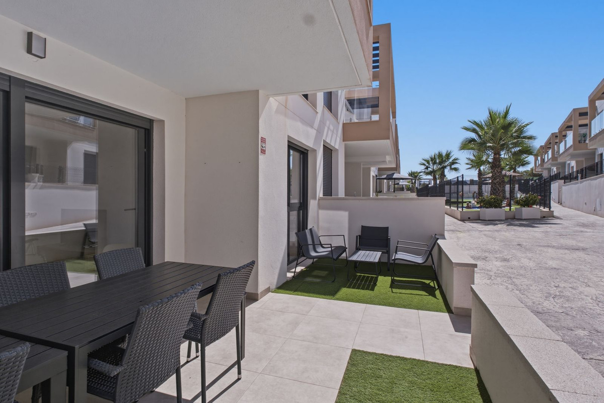For sale - 2 Bedroom 2 Bathroom Apartment - Ground Floor Apartment in Orihuela - Villamartin  - Alicante