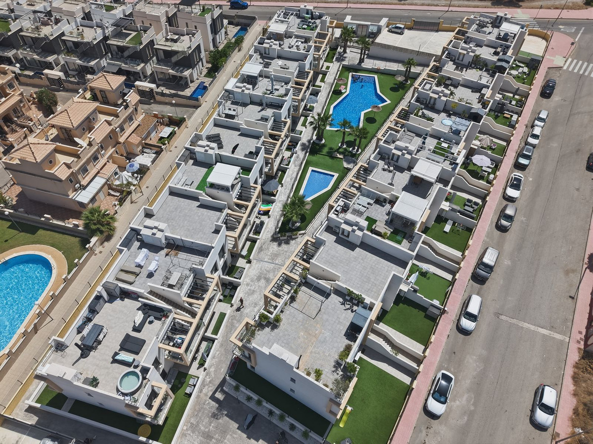 For sale - 2 Bedroom 2 Bathroom Apartment - Ground Floor Apartment in Orihuela - Villamartin  - Alicante