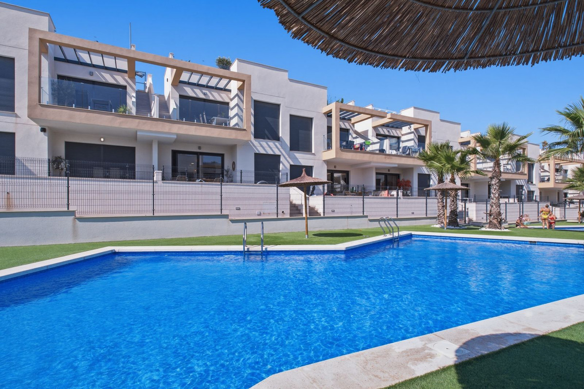 For sale - 2 Bedroom 2 Bathroom Apartment - Ground Floor Apartment in Orihuela - Villamartin  - Alicante