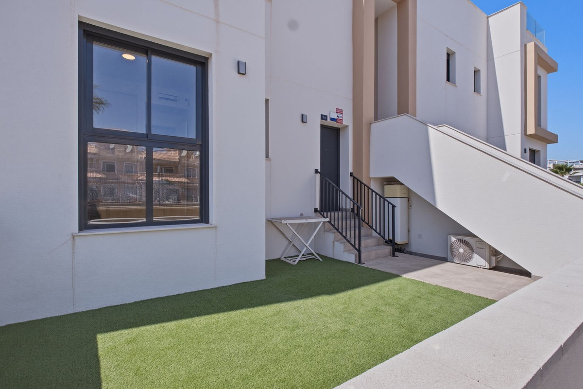 For sale - 2 Bedroom 2 Bathroom Apartment - Ground Floor Apartment in Orihuela - Villamartin  - Alicante