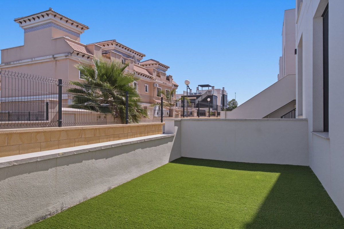 For sale - 2 Bedroom 2 Bathroom Apartment - Ground Floor Apartment in Orihuela - Villamartin  - Alicante