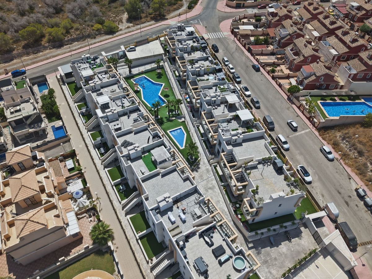For sale - 2 Bedroom 2 Bathroom Apartment - Ground Floor Apartment in Orihuela - Villamartin  - Alicante