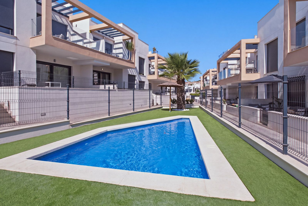 For sale - 2 Bedroom 2 Bathroom Apartment - Ground Floor Apartment in Orihuela - Villamartin  - Alicante