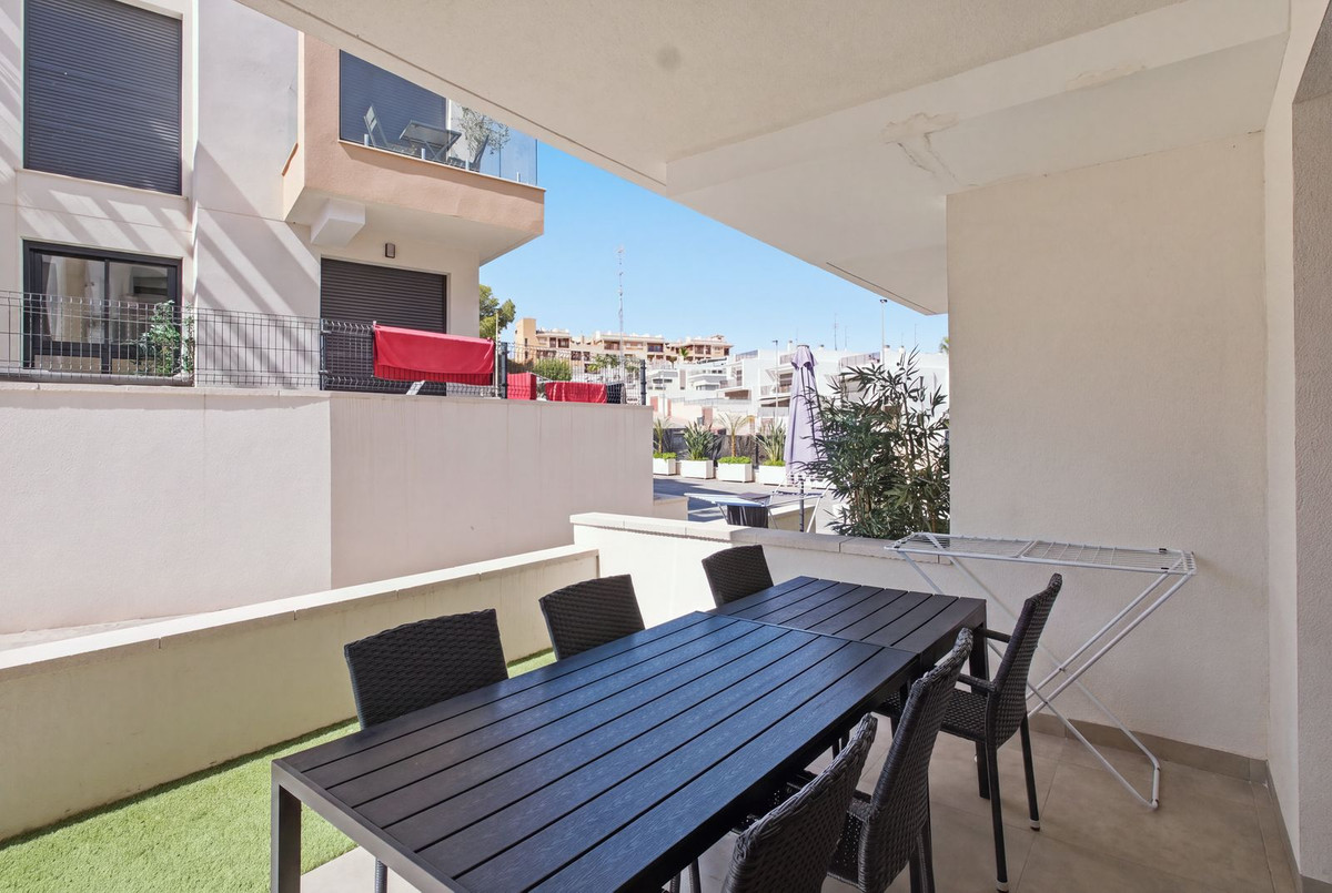 For sale - 2 Bedroom 2 Bathroom Apartment - Ground Floor Apartment in Orihuela - Villamartin  - Alicante