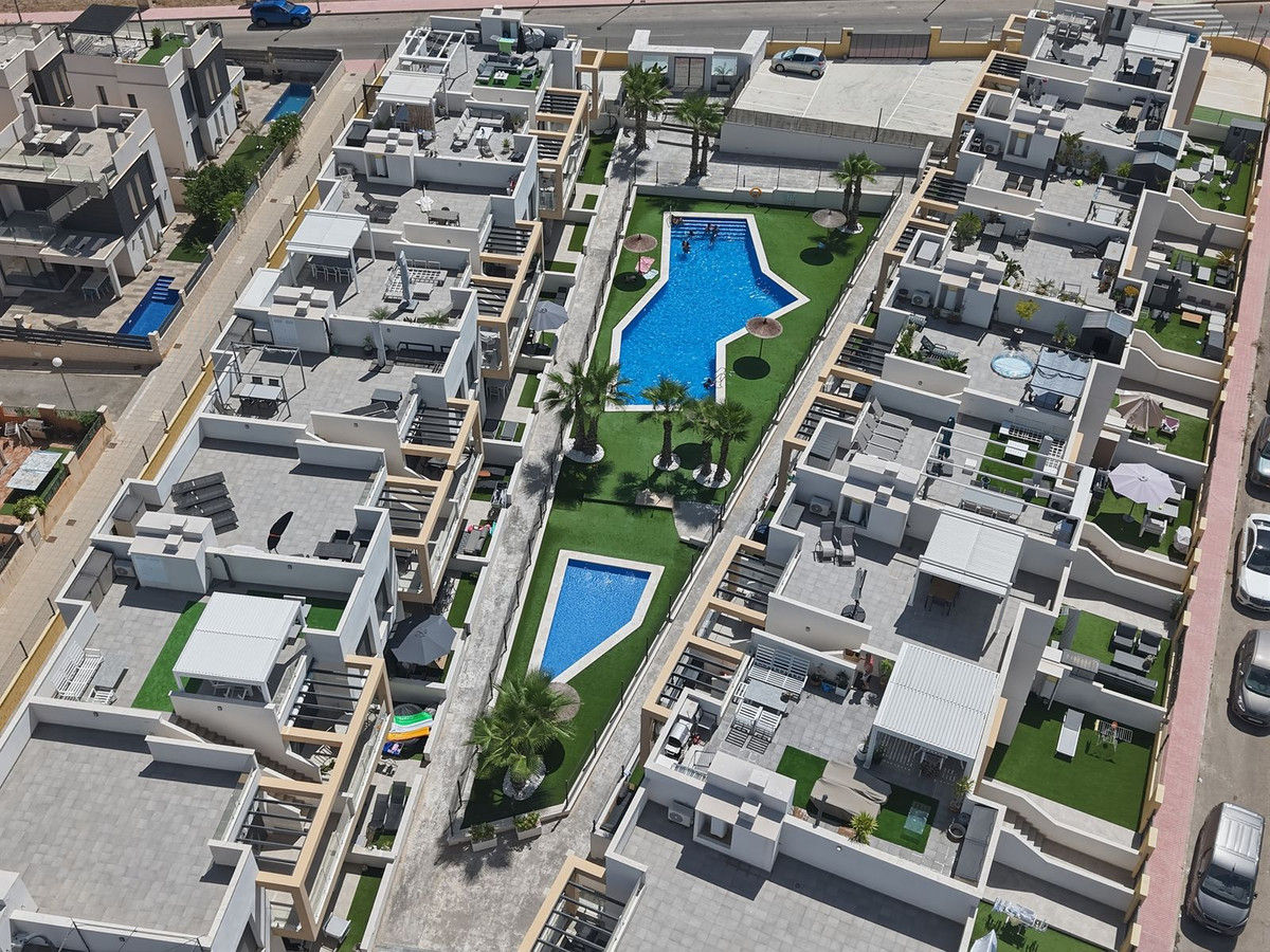 For sale - 2 Bedroom 2 Bathroom Apartment - Ground Floor Apartment in Orihuela - Villamartin  - Alicante