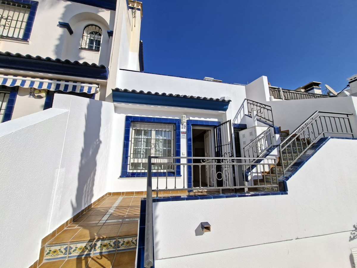 For sale - 2 Bedroom 1 Bathroom House - Detached Villa in Orihuela - Villamartin  - Alicante