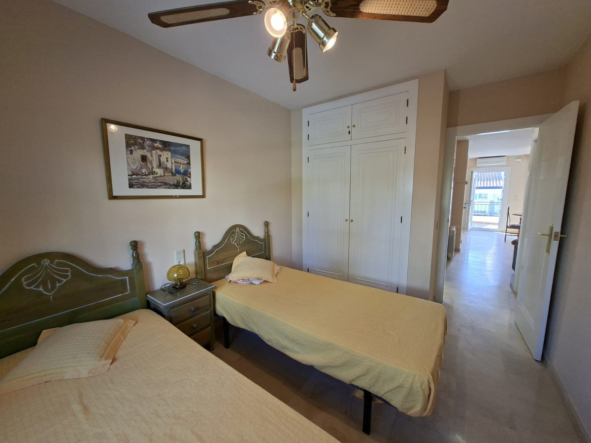 For sale - 2 Bedroom 1 Bathroom House - Detached Villa in Orihuela - Villamartin  - Alicante