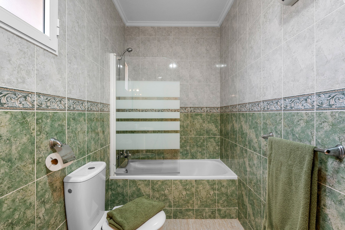 For sale - 3 Bedroom 3 Bathroom House - Detached Villa in Santa Pola - Gran Alacant  - Alicante