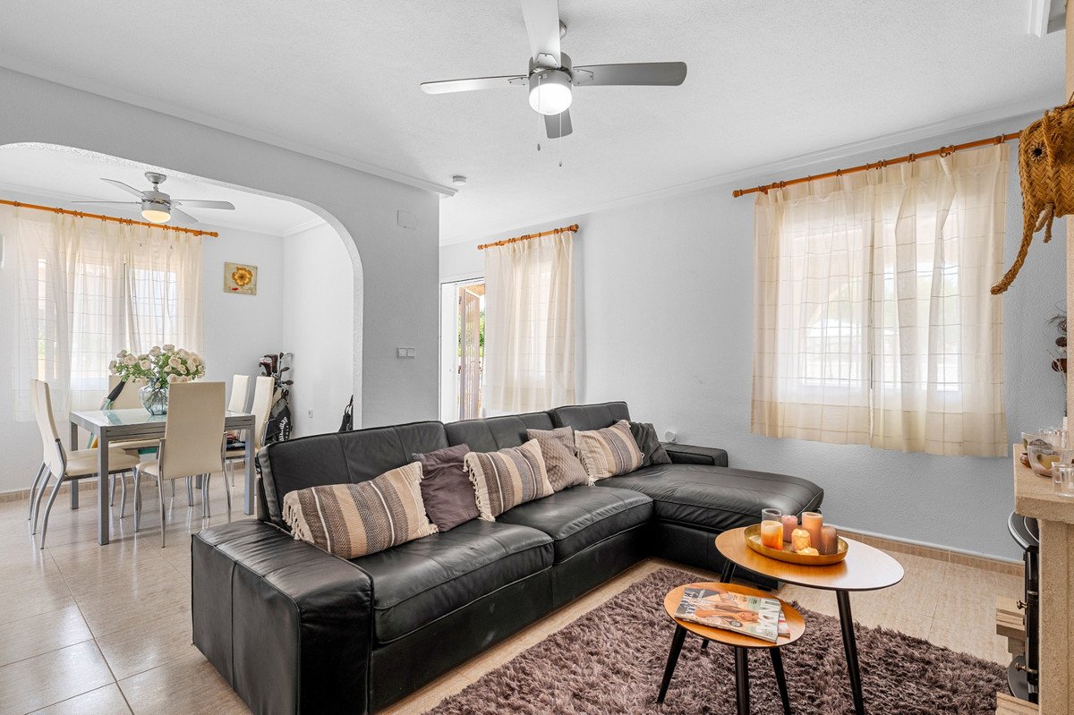 For sale - 3 Bedroom 3 Bathroom House - Detached Villa in Santa Pola - Gran Alacant  - Alicante